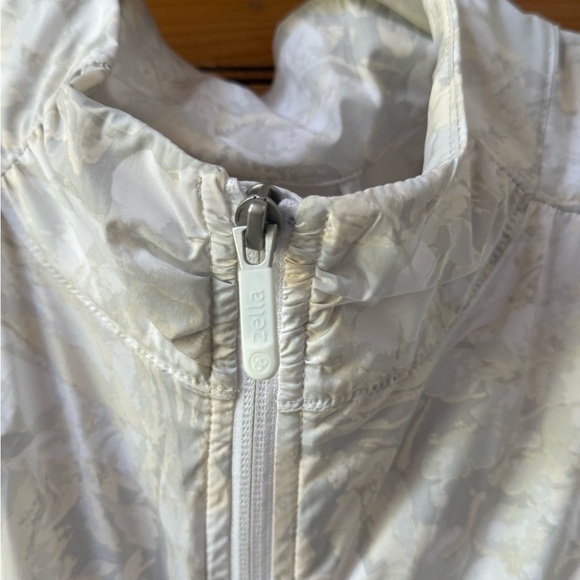 Zella Rec Room Floral Print Jacket In White Multi Elizabeth Floral - Picture 4 of 9